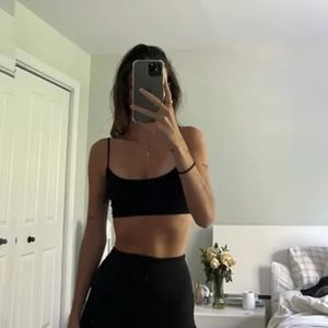 Top sport noir dos ouvert